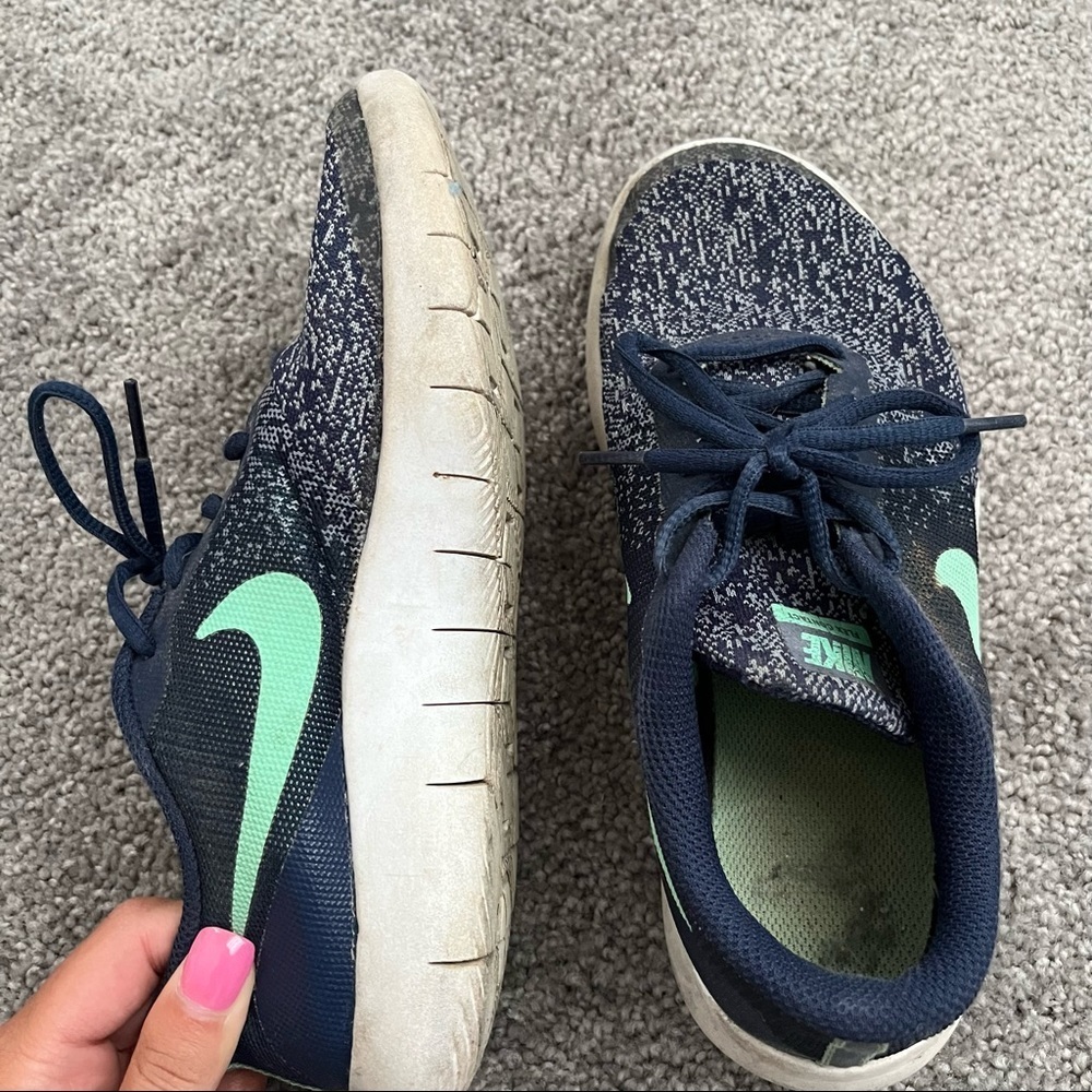 Youth Nike Sneakers - Picture 7 of 7